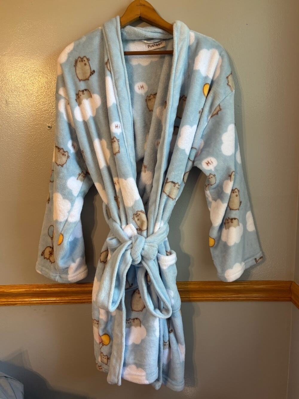 Pusheen Cozy Plush Robe Adult XS/M Blue Clouds Pusheen Cat, Balloons Pockets Tie